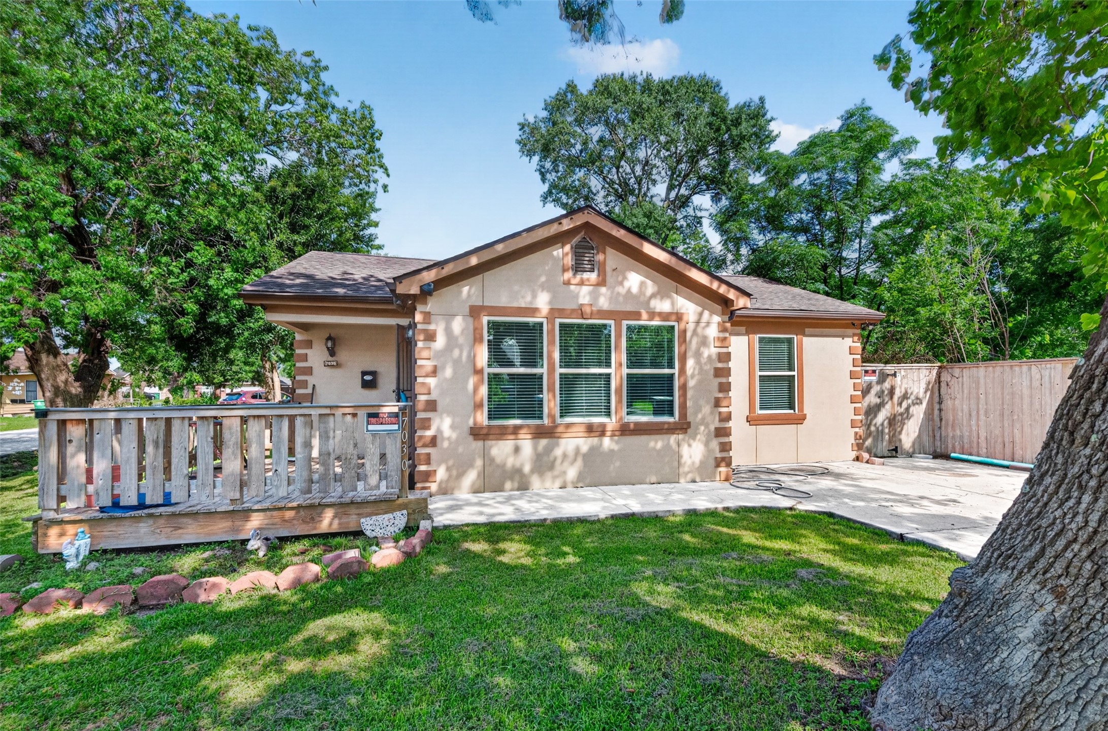 7030 Sidney Street Houston, TX 77021 - Photo 2 of 32