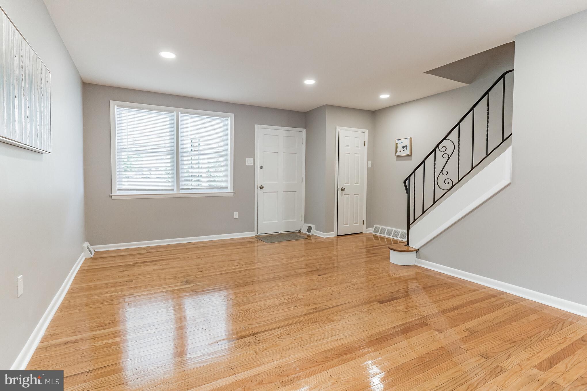 328 Ripka Street Philadelphia, PA 19128 - Photo 9 of 32