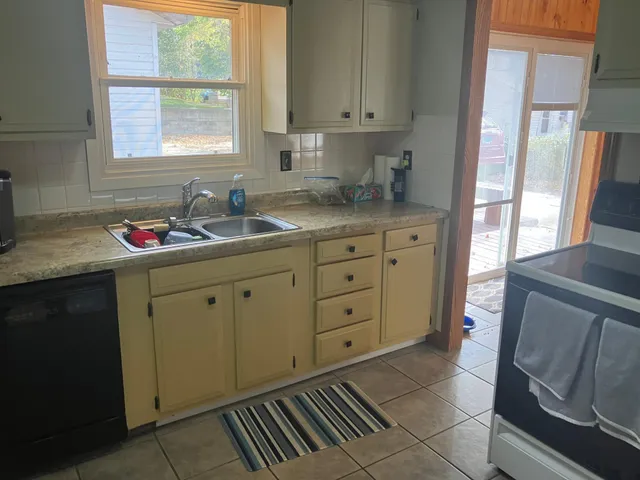 $2,250 | 1315 Summit Avenue, Detroit Lakes, MN 56501