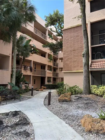 $2,100 | 6800 Cypress Road, Unit 111, Plantation, FL 33317