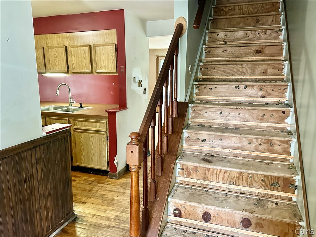 4164 Long Branch Road Liverpool, NY 13090 - Photo 15 of 39 Stairway and Hallway First Floor