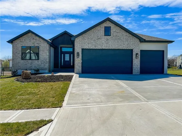 $638,000 | 2700 Northeast Wheatley Drive, Blue Springs, MO 64029