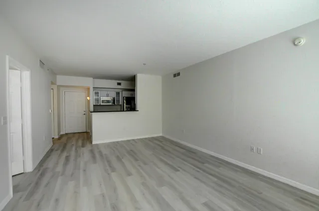 $5,750 | 700 East Boynton Beach Boulevard, Unit 403, Boynton Beach, FL 33435