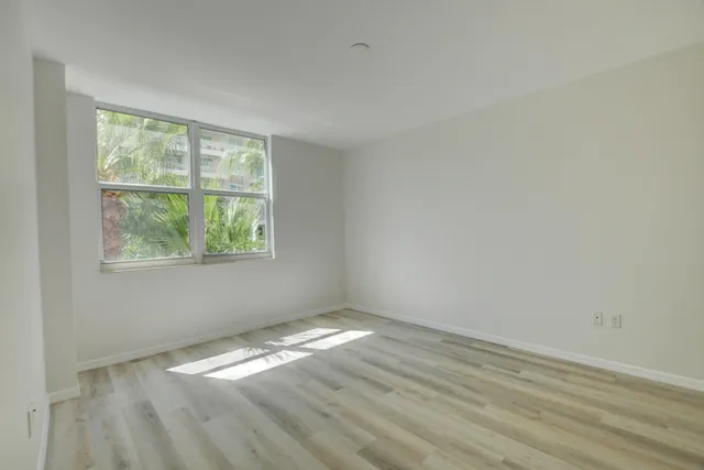 $5,750 | 700 East Boynton Beach Boulevard, Unit 403, Boynton Beach, FL 33435