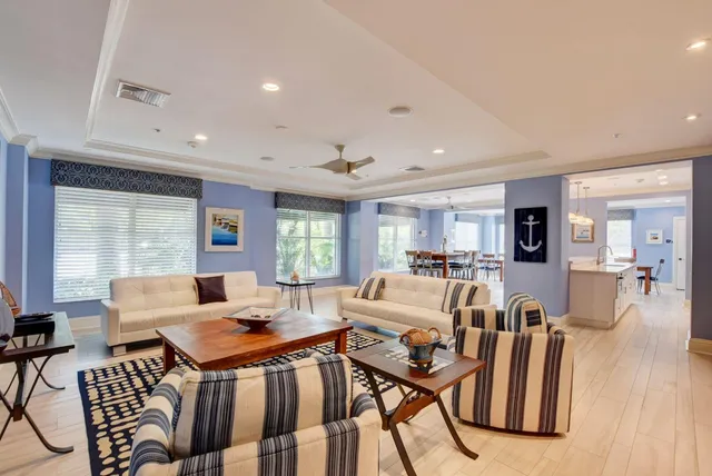 $5,750 | 700 East Boynton Beach Boulevard, Unit 403, Boynton Beach, FL 33435