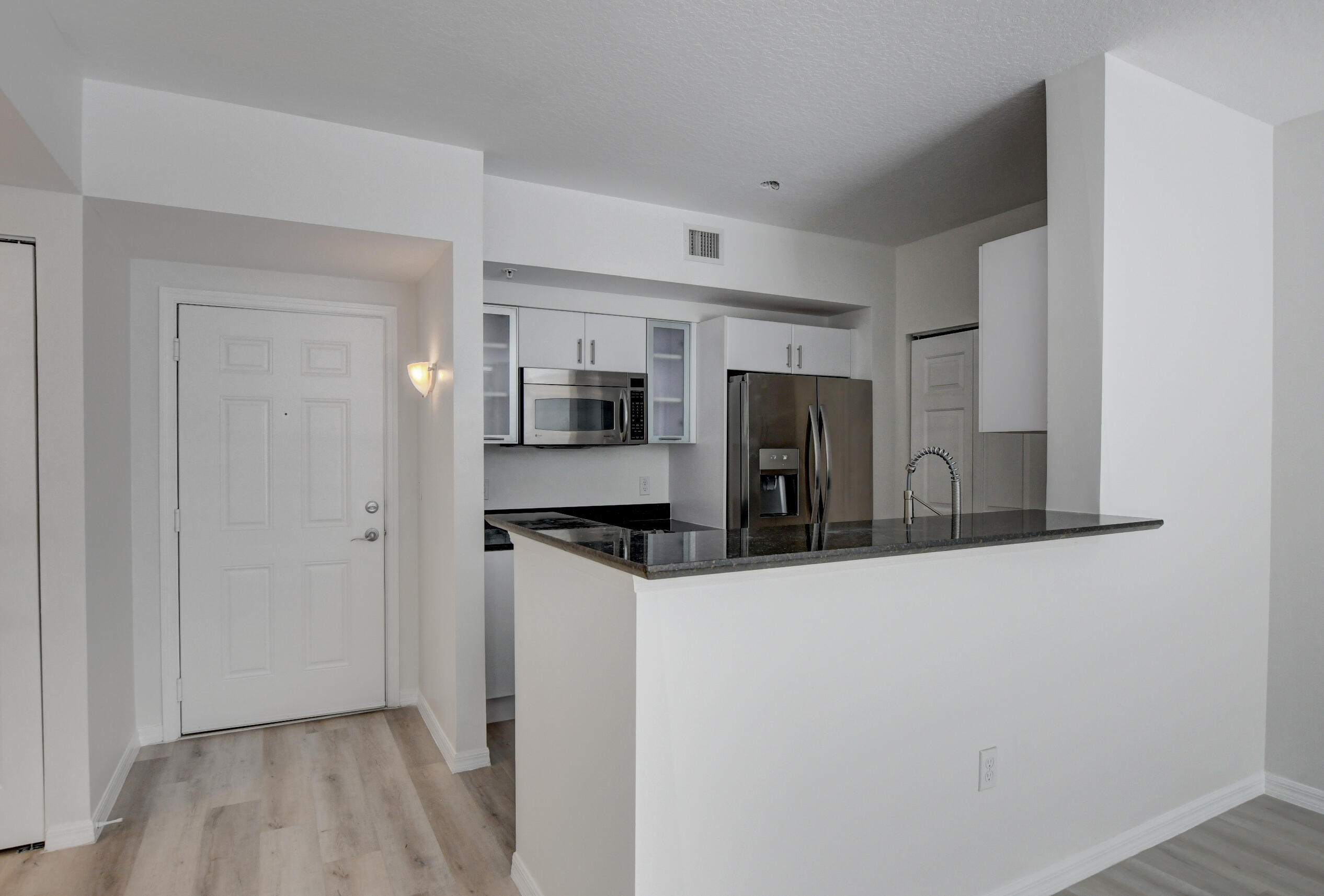 700 East Boynton Beach Boulevard, Unit 403 Boynton Beach, FL 33435 - Photo 7 of 35 14_ebf_9971and4more