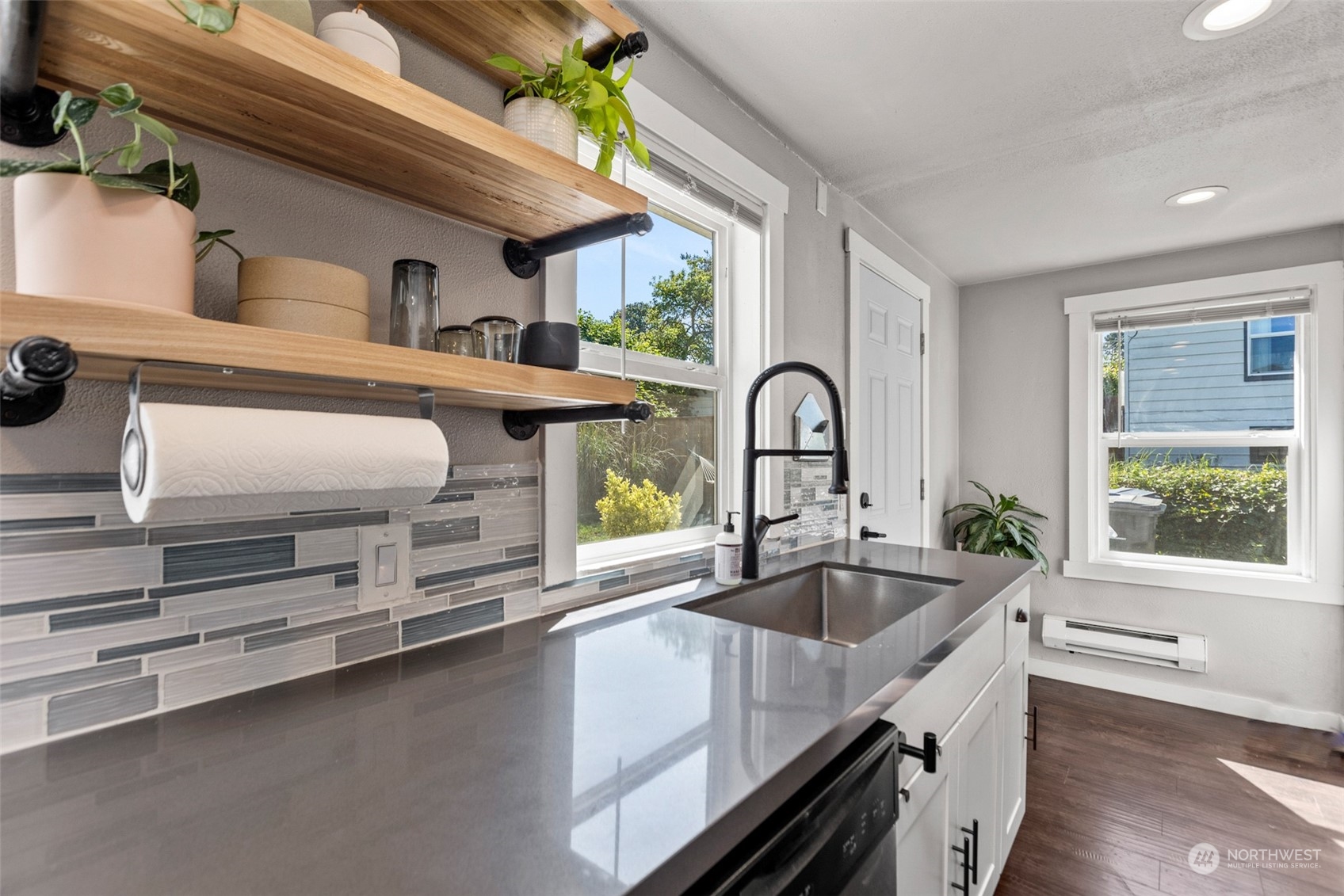12012 Renton Avenue South Seattle, WA 98178 - Photo 11 of 29 Gallery Image 11