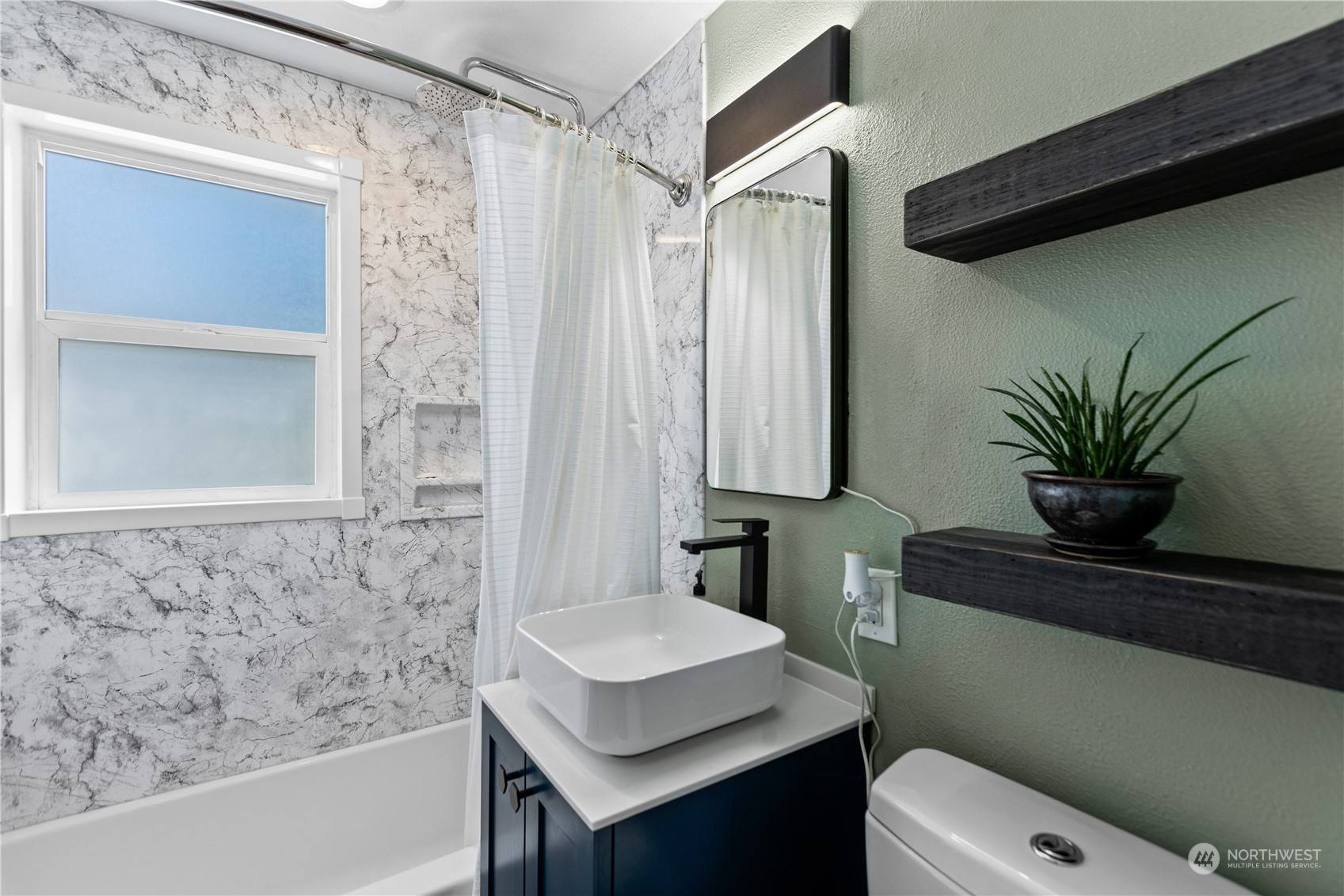 12012 Renton Avenue South Seattle, WA 98178 - Photo 15 of 29 Gallery Image 15