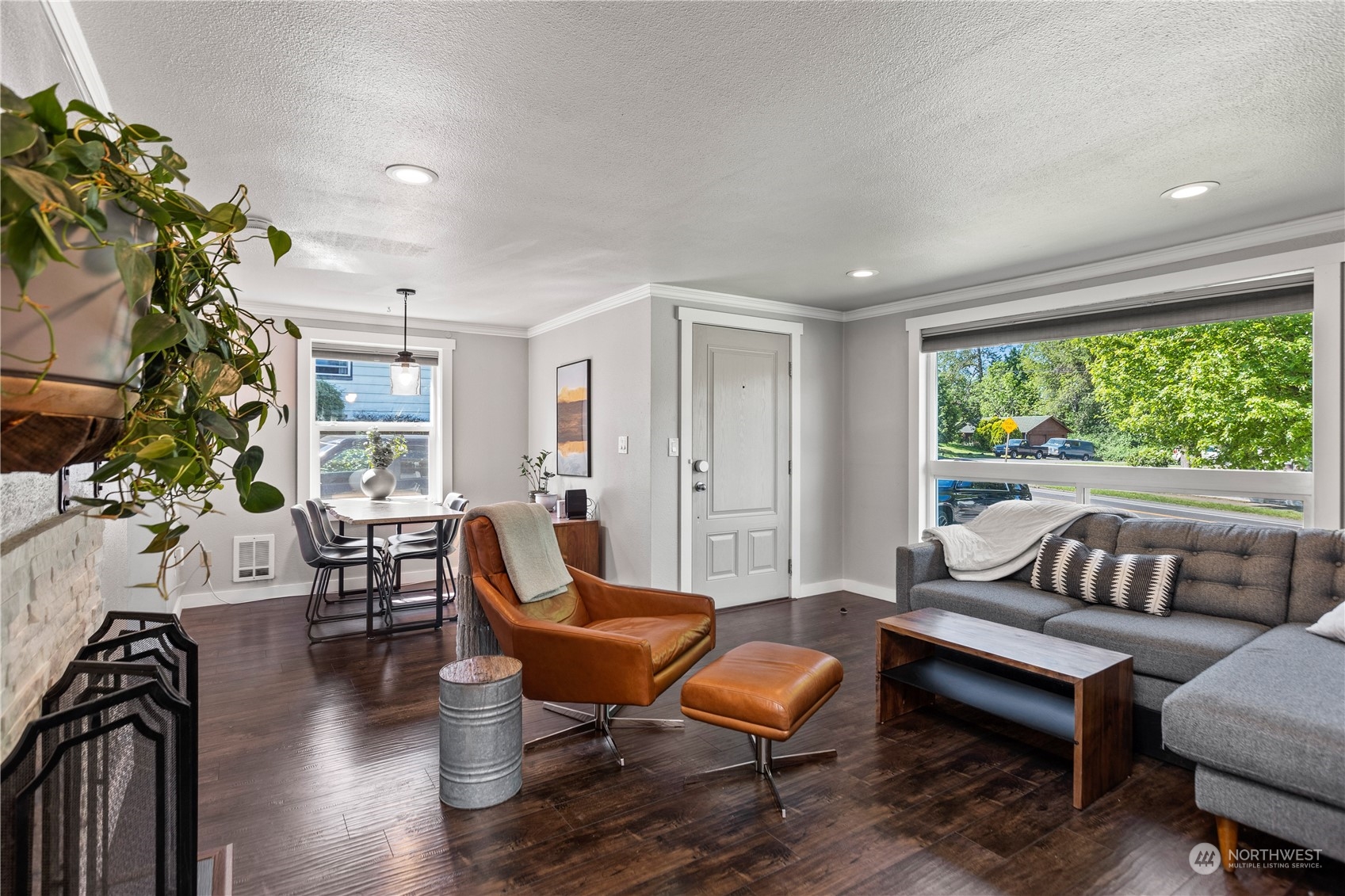 12012 Renton Avenue South Seattle, WA 98178 - Photo 5 of 29 Gallery Image 5