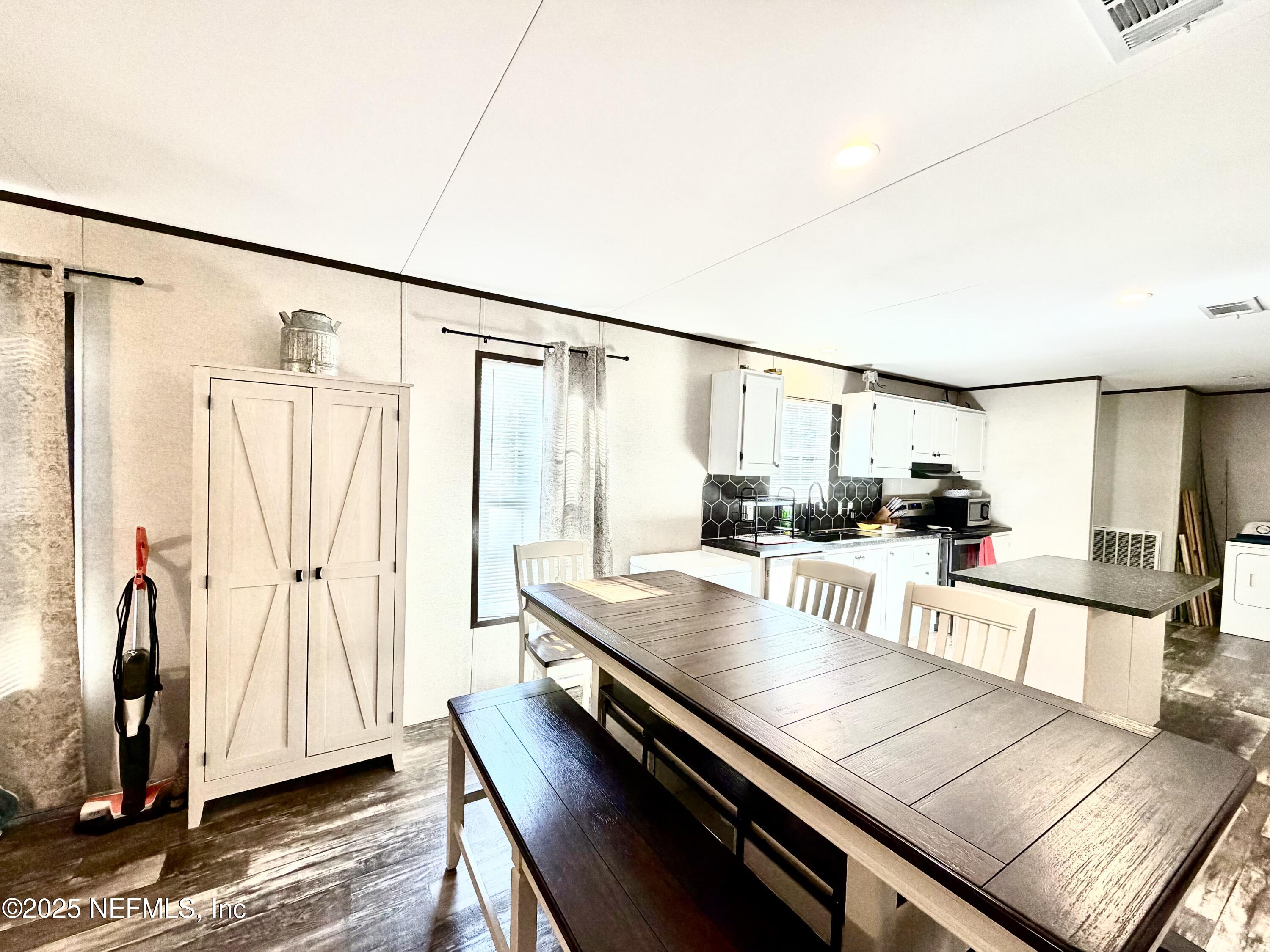 5915 Oak Leaf Road Keystone Heights, FL 32656 - Photo 14 of 44 a view of a living room