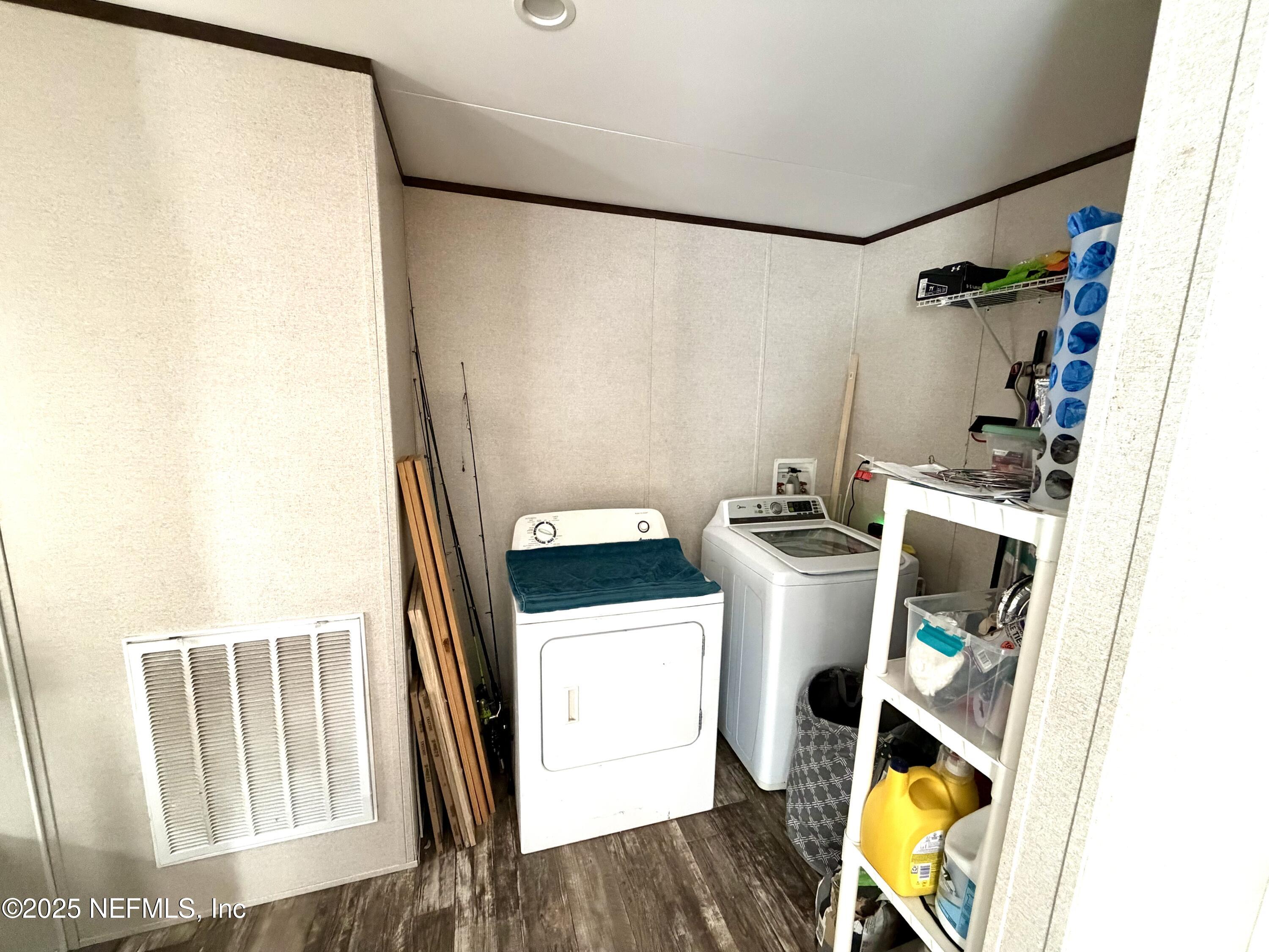 5915 Oak Leaf Road Keystone Heights, FL 32656 - Photo 16 of 44 a bathroom with a sink a toilet and a mirror