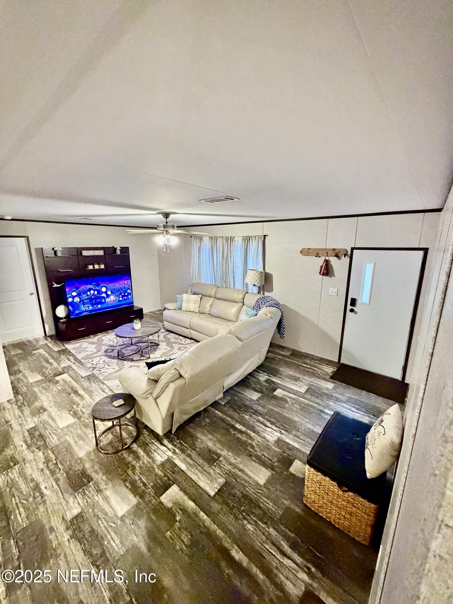 5915 Oak Leaf Road Keystone Heights, FL 32656 - Photo 39 of 44 a living room with a couch