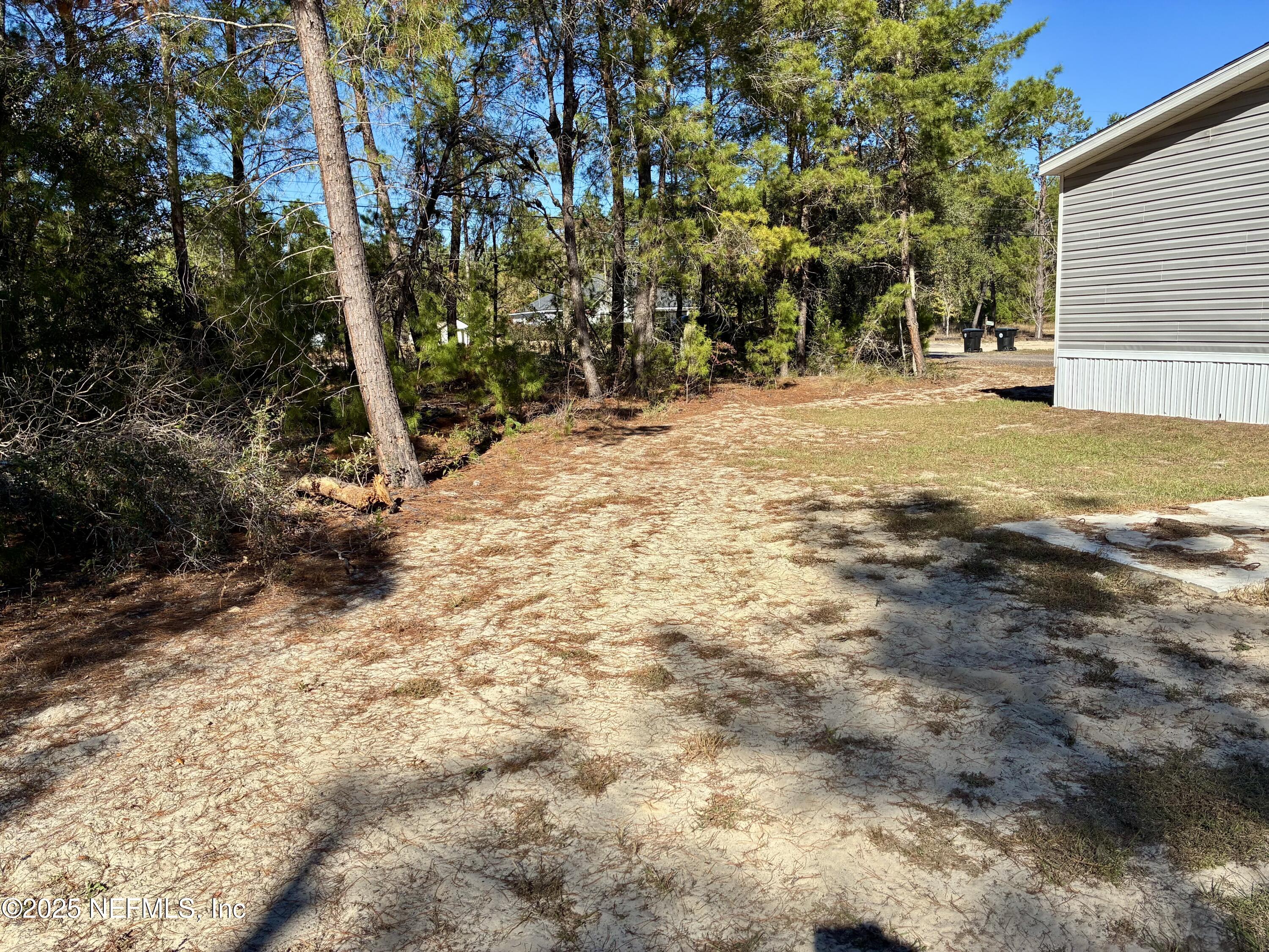 5915 Oak Leaf Road Keystone Heights, FL 32656 - Photo 6 of 44 a pathway with a yard
