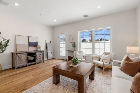 $424,000 | 15 Suffolk Drive, Unit 5, Concord, NH 03303