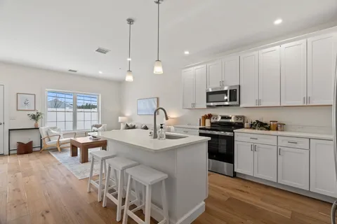 $424,000 | 15 Suffolk Drive, Unit 5, Concord, NH 03303