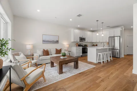 $424,000 | 15 Suffolk Drive, Unit 5, Concord, NH 03303