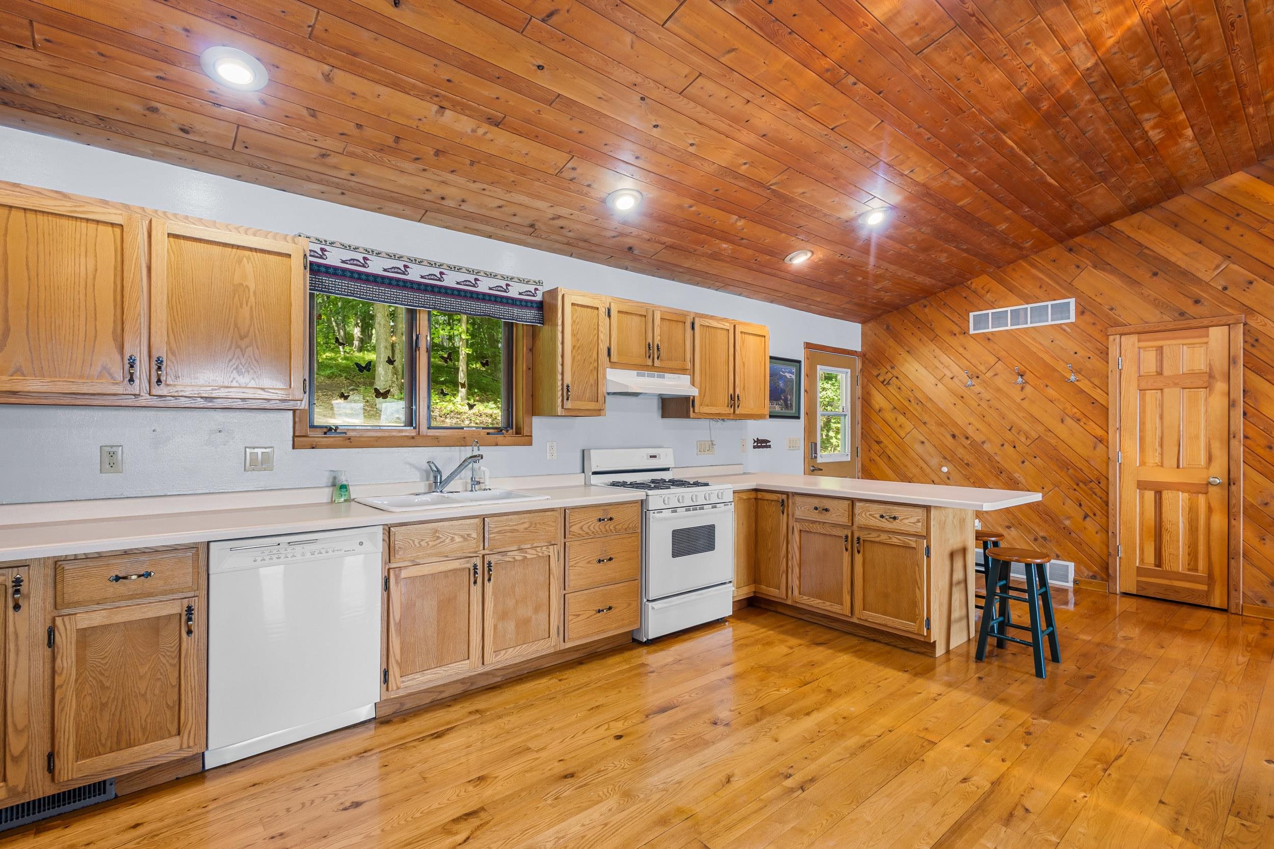 10180 Ridge Lane Pound, WI 54161 - Photo 18 of 74