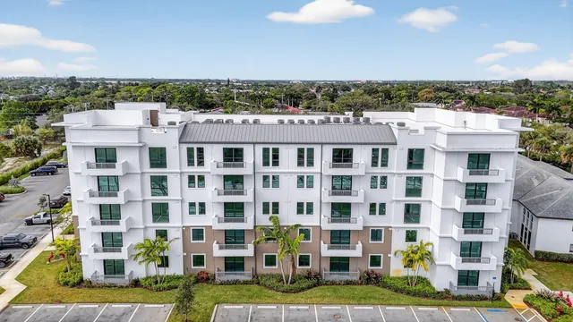 $3,250 | 350 West Hidden Valley Boulevard, Unit 102, Boca Raton, FL 33487