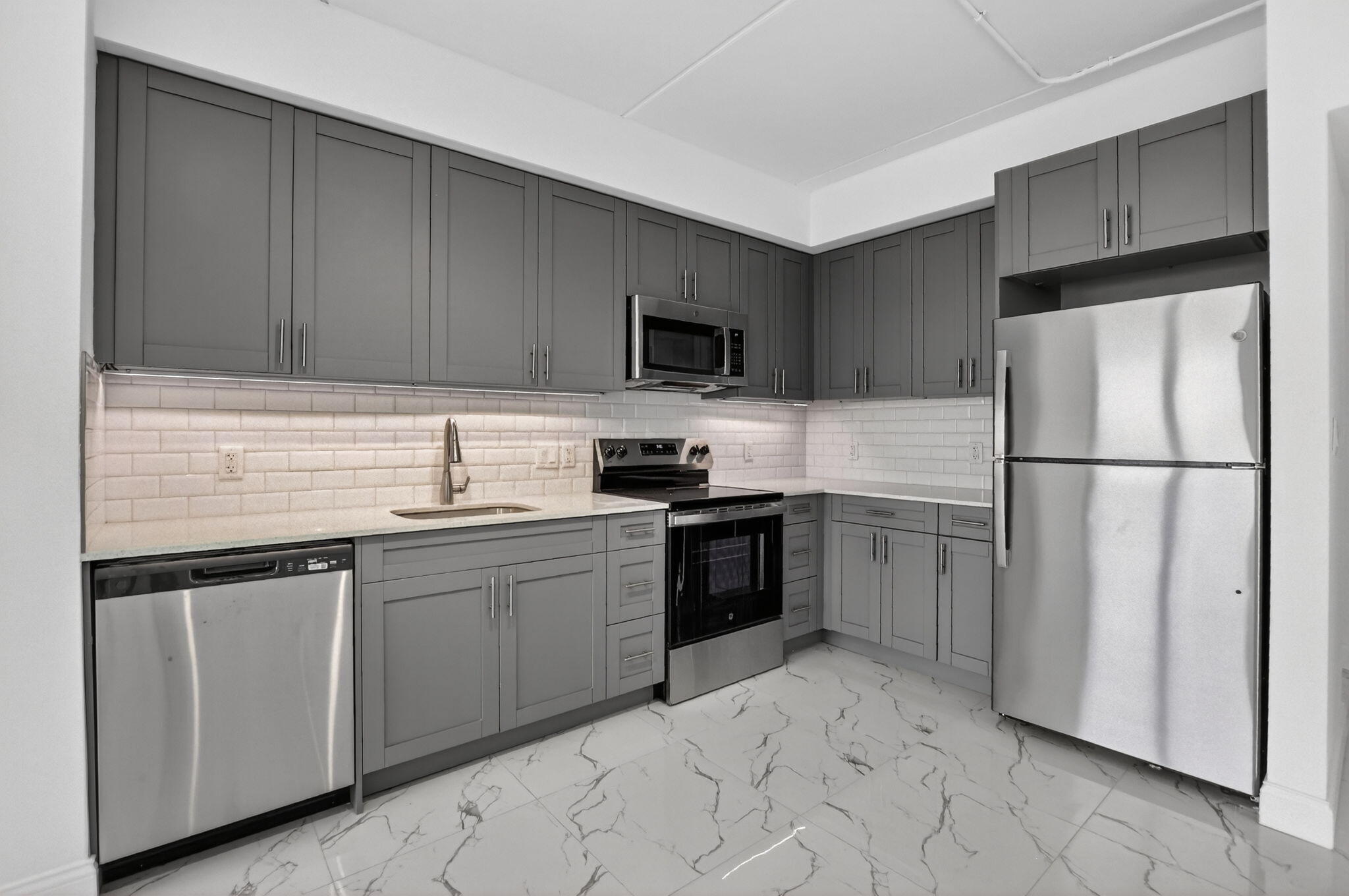 350 West Hidden Valley Boulevard, Unit 102 Boca Raton, FL 33487 - Photo 17 of 23 5