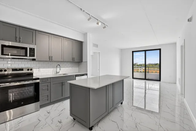 $3,250 | 350 West Hidden Valley Boulevard, Unit 102, Boca Raton, FL 33487