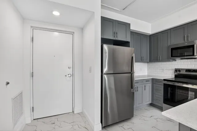 $3,250 | 350 West Hidden Valley Boulevard, Unit 102, Boca Raton, FL 33487