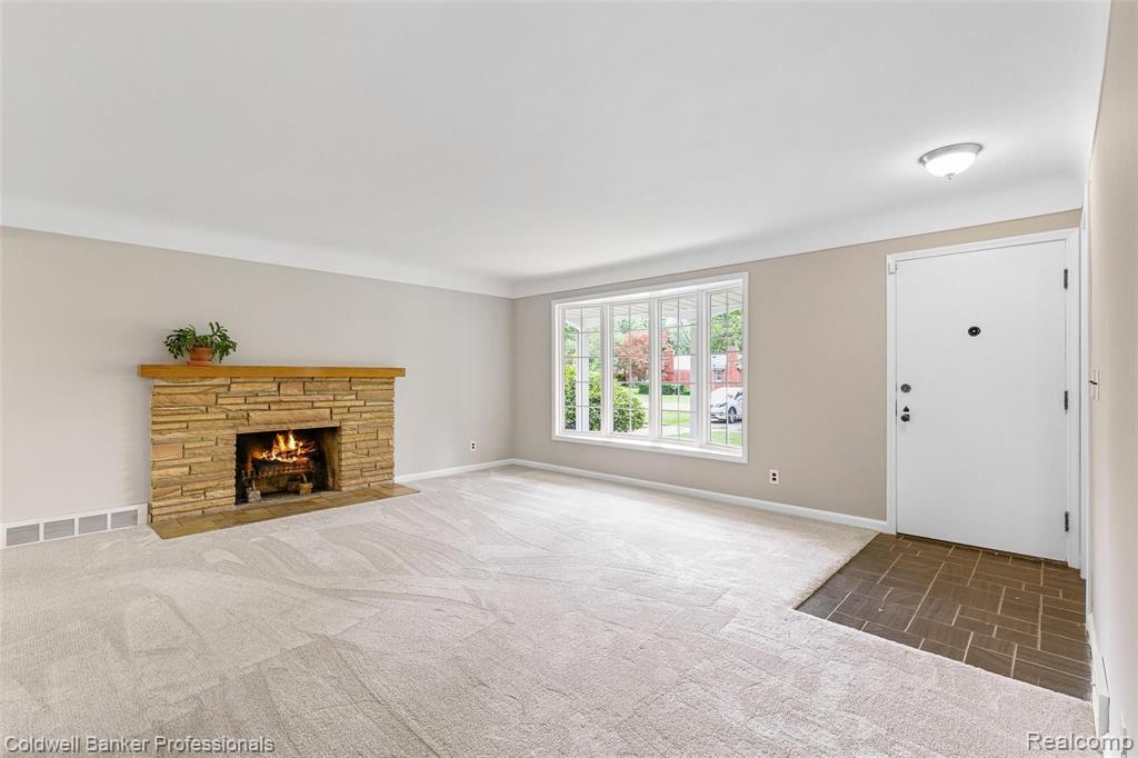 16146 Beverly Road Beverly Hills, MI 48025 - Photo 7 of 31