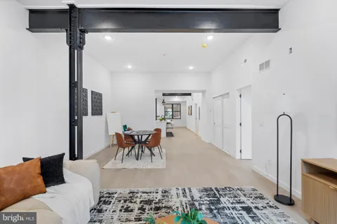 $2,000 | 3211 Cedar Street, Unit 208, Philadelphia, PA 19134