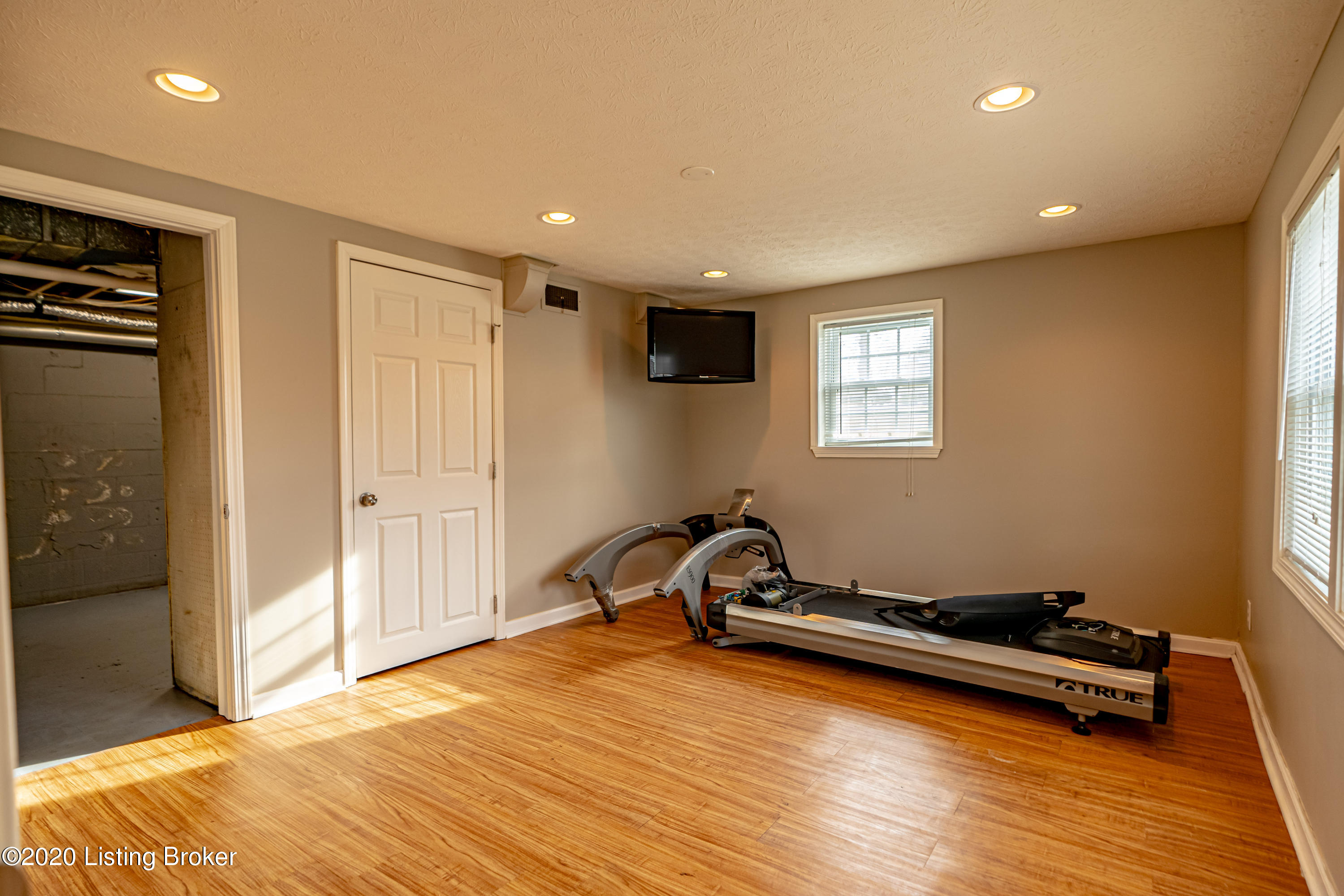 3214 Maple Road Louisville, KY 40299 - Photo 17 of 26 DSC07290