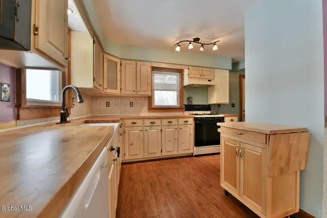 $299,500 | 283 County Highway 107, Johnstown, NY 12095