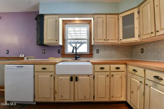 $299,500 | 283 County Highway 107, Johnstown, NY 12095