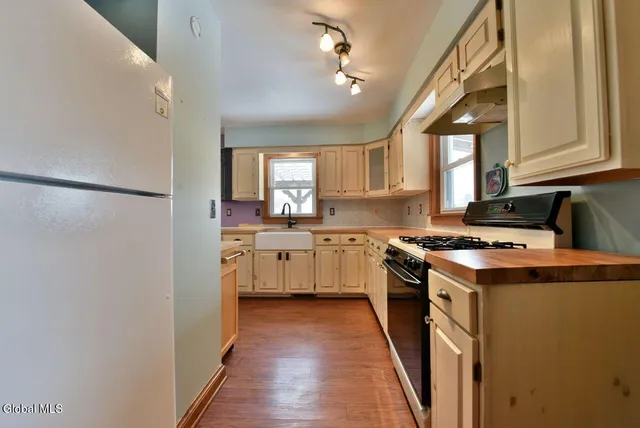 $299,500 | 283 County Highway 107, Johnstown, NY 12095