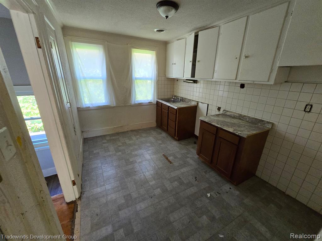 5074 Devonshire Road Detroit, MI 48224 - Photo 18 of 28