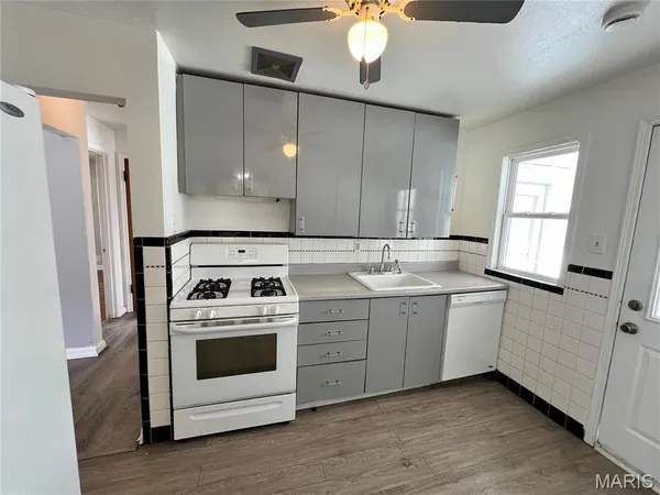 $1,290 | 1030 Addison Drive, St. Louis, MO 63137