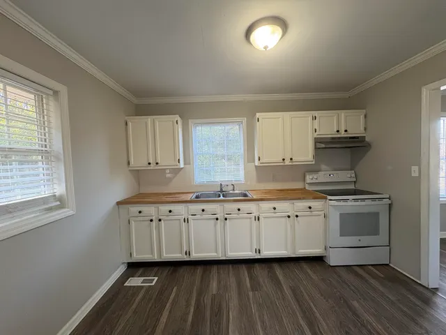 $1,400 | 2310 North Chamberlain Avenue, Chattanooga, TN 37406