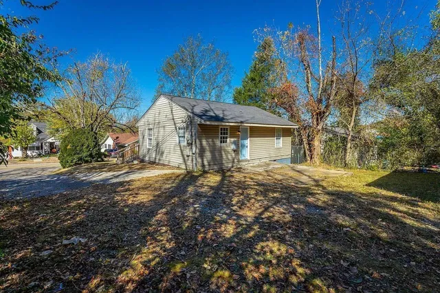 $1,400 | 2310 North Chamberlain Avenue, Chattanooga, TN 37406