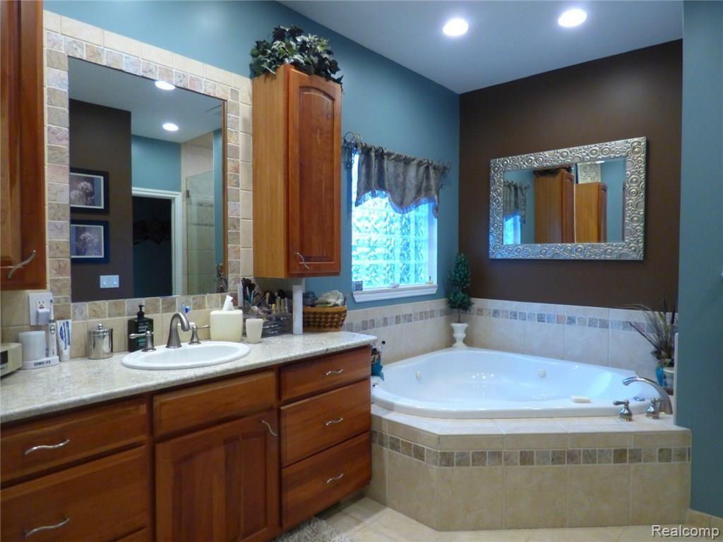 6137 Golf Club Road Howell, MI 48843 - Photo 25 of 45 21 MASTER BATHROOM.JPG