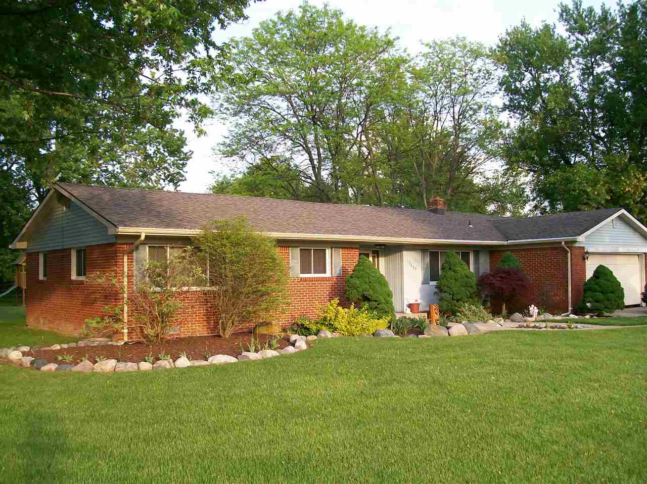 15033 Bluffton Road Fort Wayne, IN 46819 - Photo 3 of 12