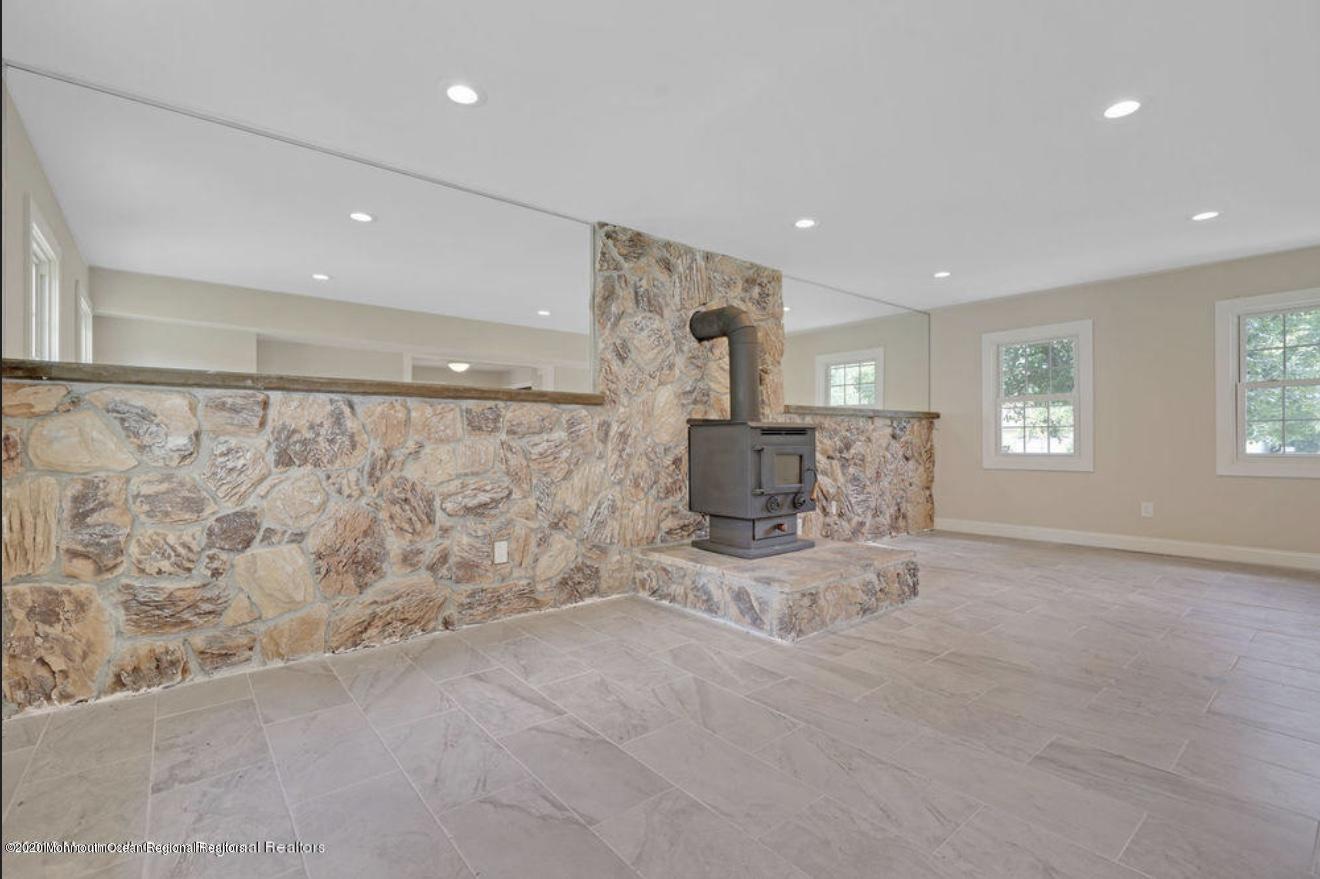 406 Stillwells Corner Road Freehold, NJ 07728 - Photo 12 of 28 EF2B4F6D-080F-46DF-9BD8-A4A44D4A9B1D