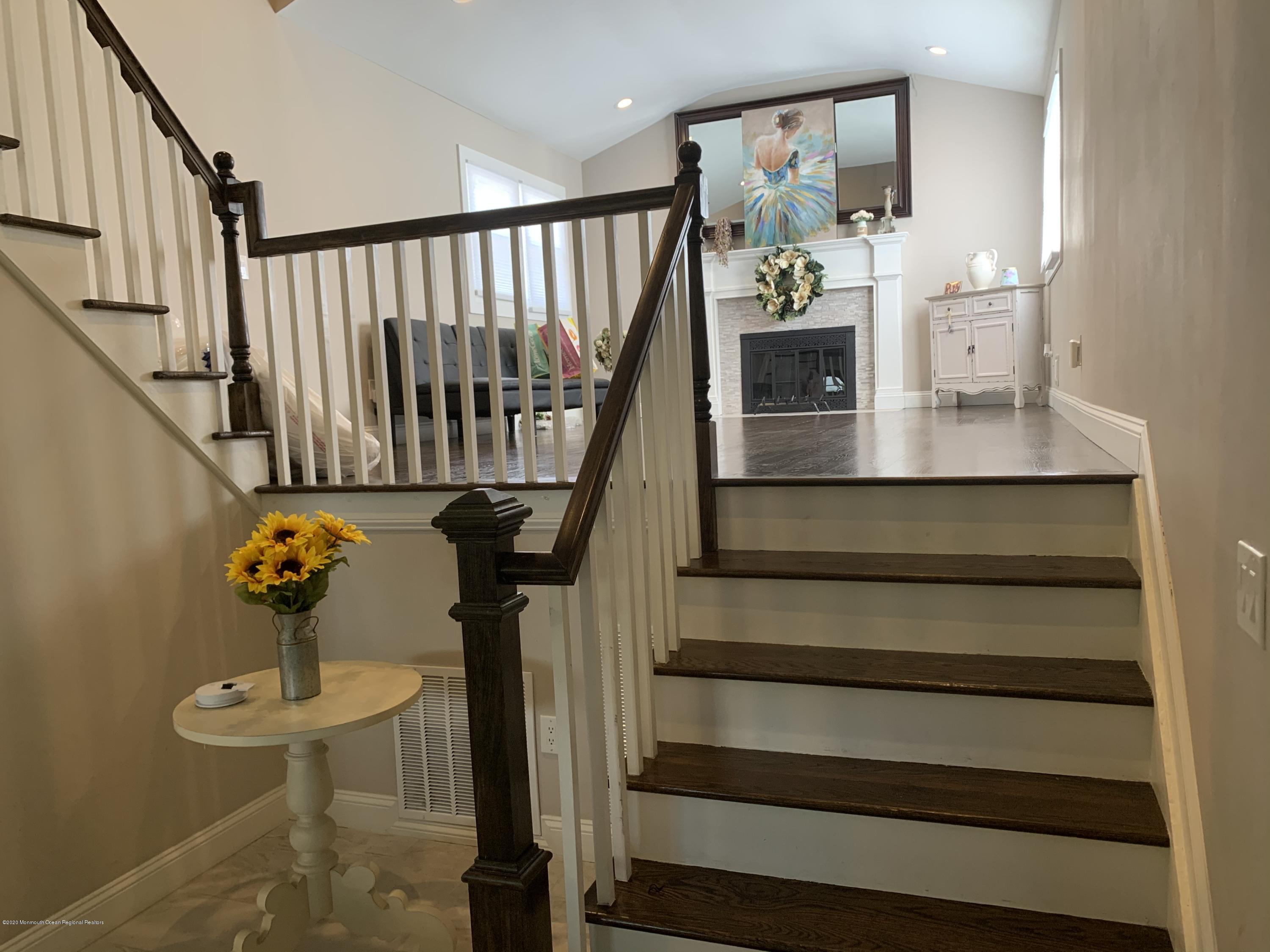406 Stillwells Corner Road Freehold, NJ 07728 - Photo 4 of 28 AB7100EA-5F63-4F72-9DF3-0AC221DB3929