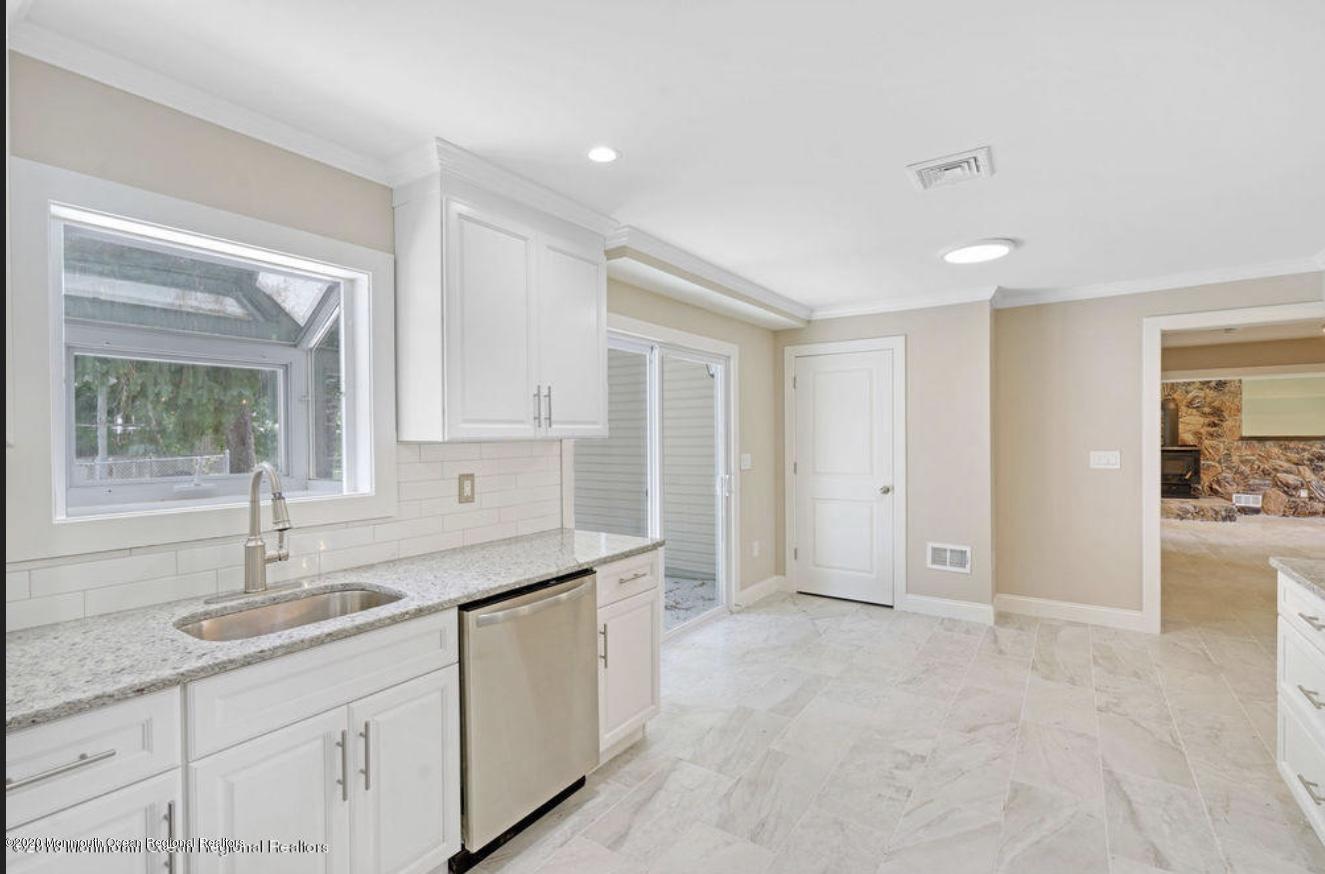 406 Stillwells Corner Road Freehold, NJ 07728 - Photo 7 of 28 E06E826A-D9FD-46EF-9FCB-16D17BFF8BF8