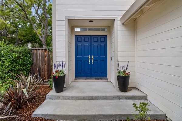 a view of entrance door of the house