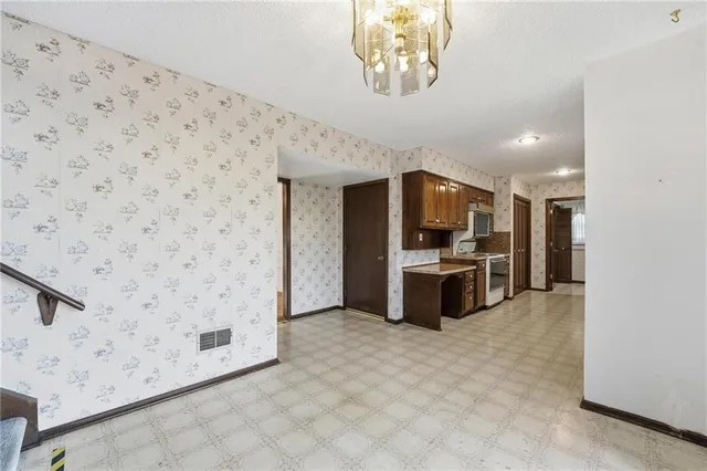 $365,000 | 12824 West 82nd Street, Lenexa, KS 66215