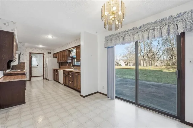 $365,000 | 12824 West 82nd Street, Lenexa, KS 66215