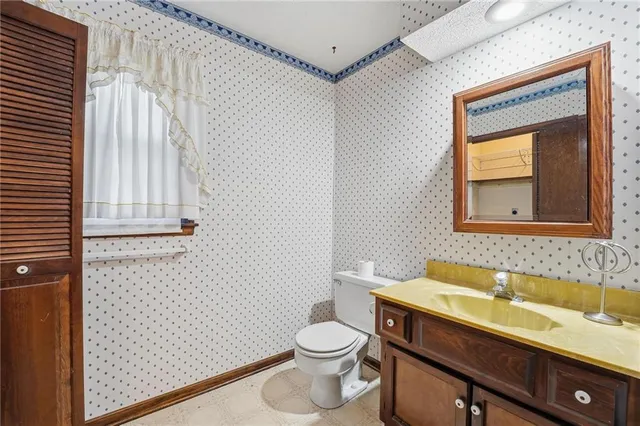 $365,000 | 12824 West 82nd Street, Lenexa, KS 66215