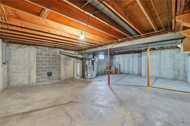 $365,000 | 12824 West 82nd Street, Lenexa, KS 66215