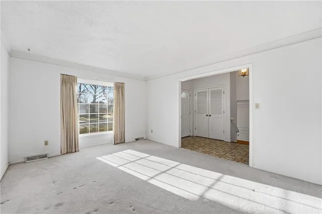 $365,000 | 12824 West 82nd Street, Lenexa, KS 66215