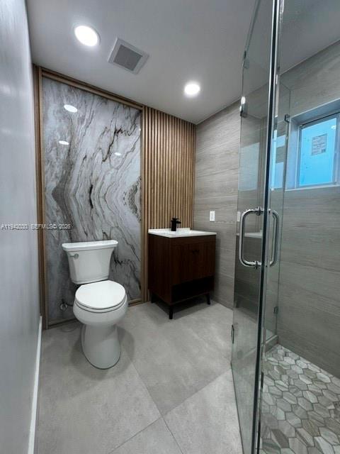 20800 Southwest 114th Court, Unit 20 Miami, FL 33189 - Photo 6 of 13 a bathroom with a toilet sink and mirror