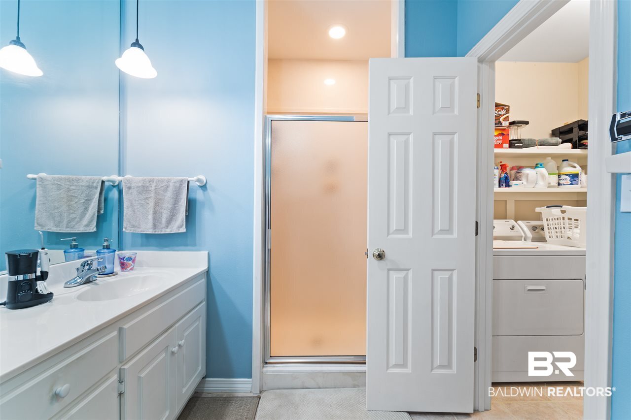 516 Ridgewood Drive Daphne, AL 36526 - Photo 17 of 38 2nd Vanity and Seperate S