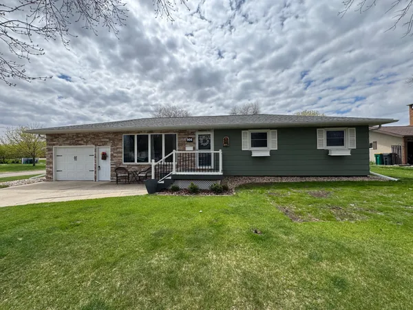 $275,000 | 906 Willow Street, Marshall, MN 56258