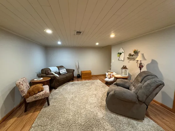 $275,000 | 906 Willow Street, Marshall, MN 56258